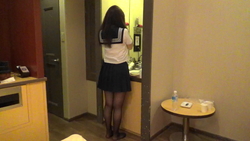 １８歳！スケベオヤジの餌食に！汚れを知らない現役女子大生（服+黒ストッキング）③